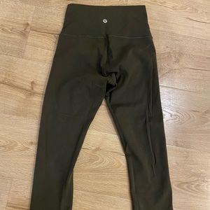 Lululemon size 4 wunder under leggings